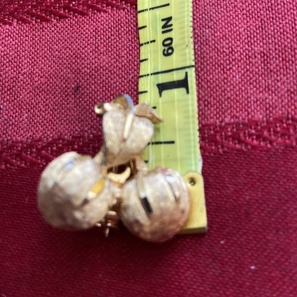 Vintage BSK Mini Cherries Gold Tone Broach - Picture 4 of 5